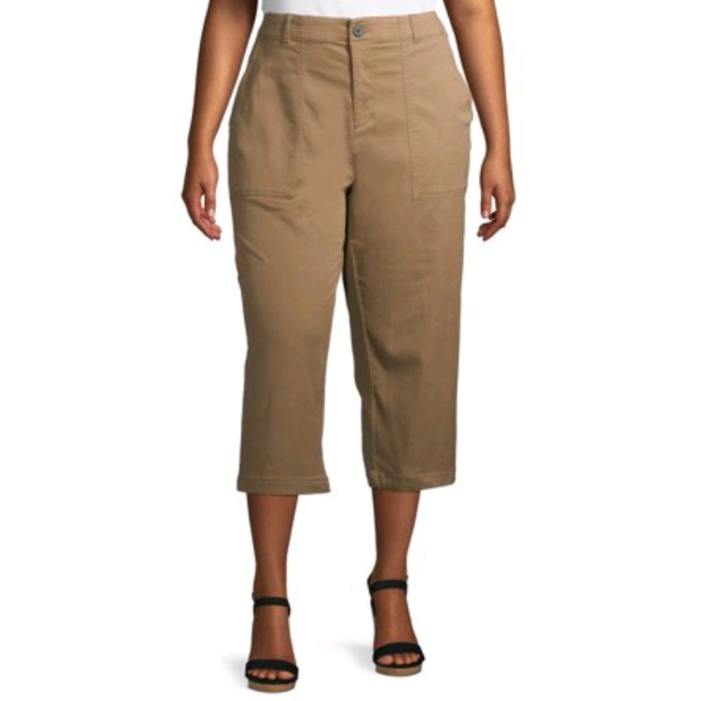 NWT Terra & Sky Plus Size Utility Pocket Capris 26W